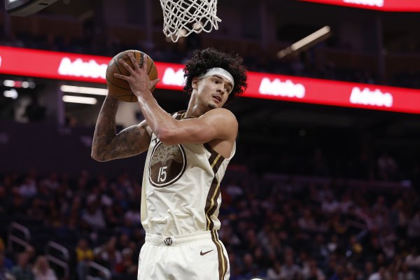 浙江省配资公司 未来三年年薪500万美元！桑托斯本赛季场均9.2分3.9板2.3助0.9断